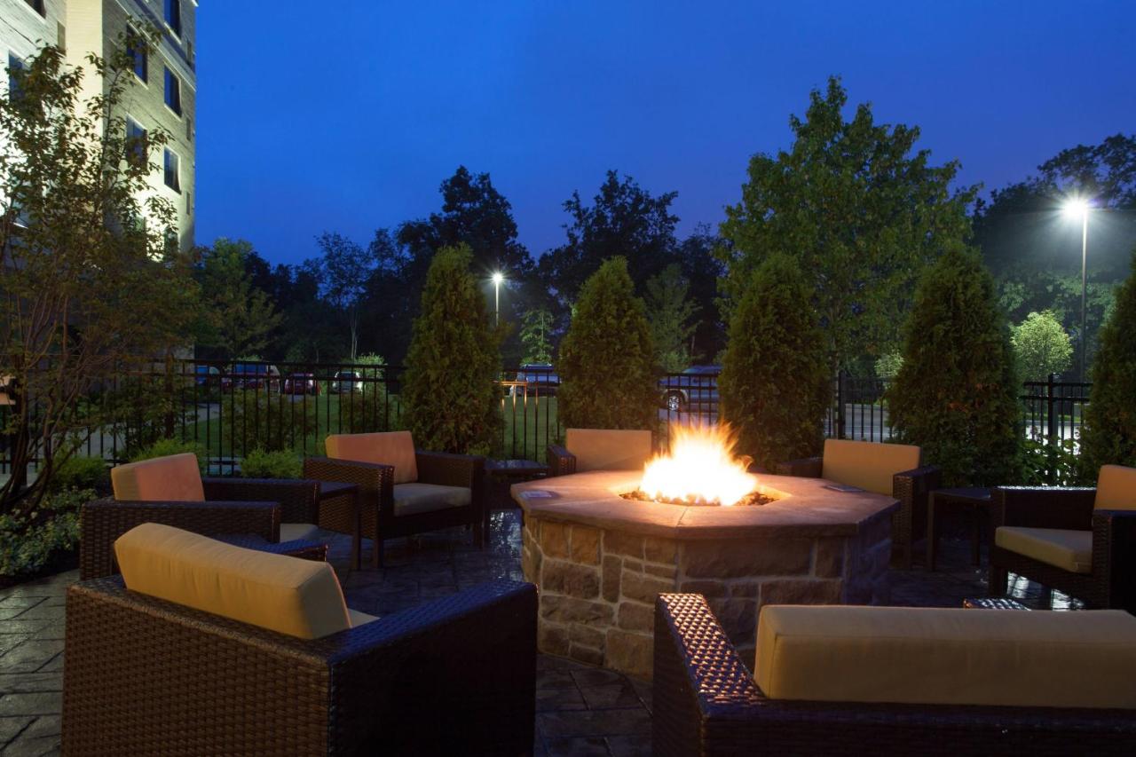 | Courtyard by Marriott Pittsburgh North/Cranberry Woods