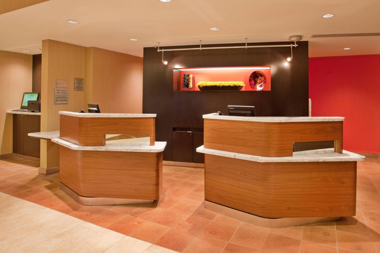| Courtyard by Marriott Pittsburgh North/Cranberry Woods