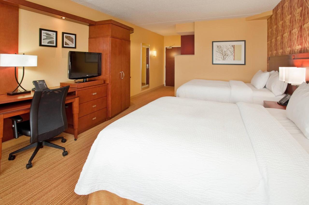 | Courtyard by Marriott Pittsburgh North/Cranberry Woods
