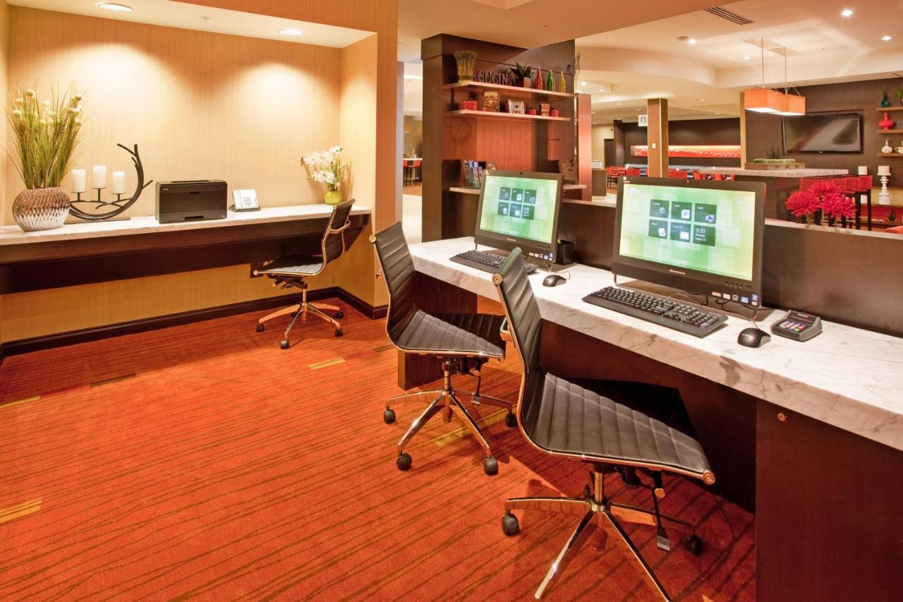 | Courtyard by Marriott Pittsburgh North/Cranberry Woods
