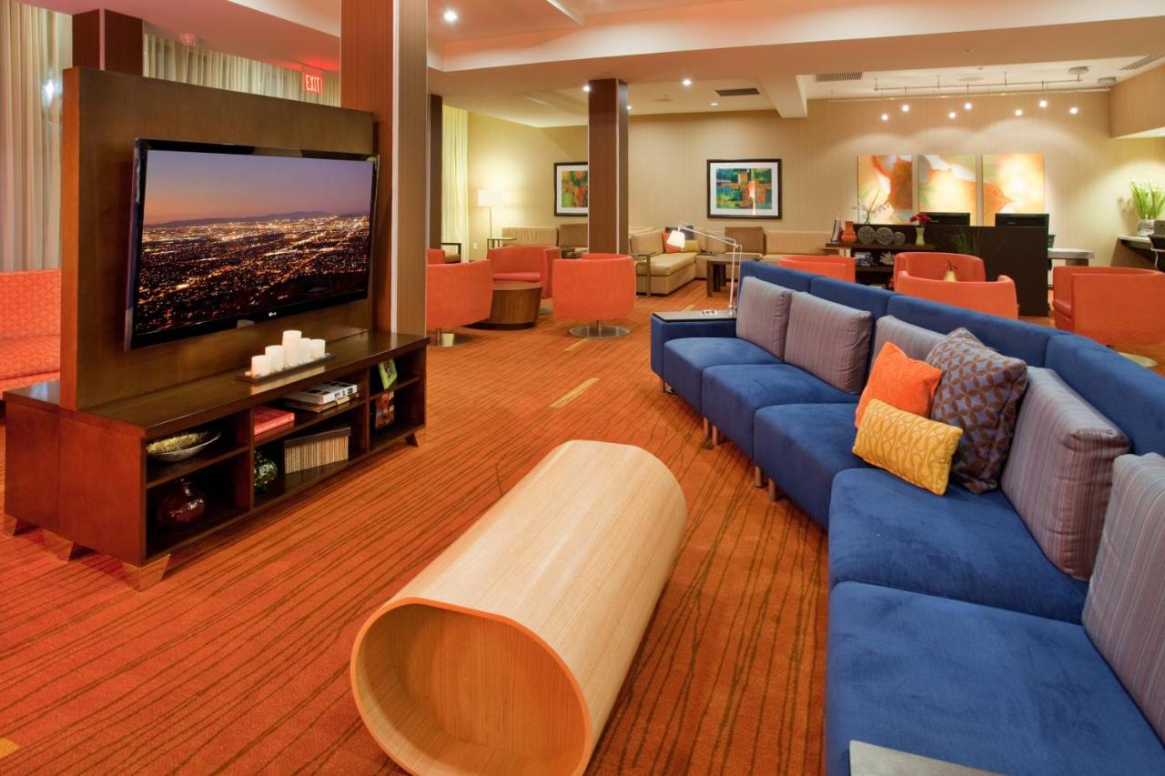 | Courtyard by Marriott Pittsburgh North/Cranberry Woods