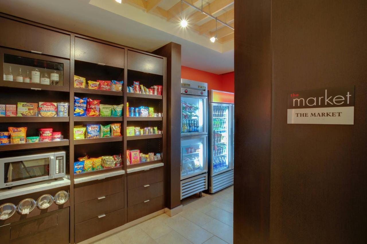 | Courtyard by Marriott Pittsburgh North/Cranberry Woods