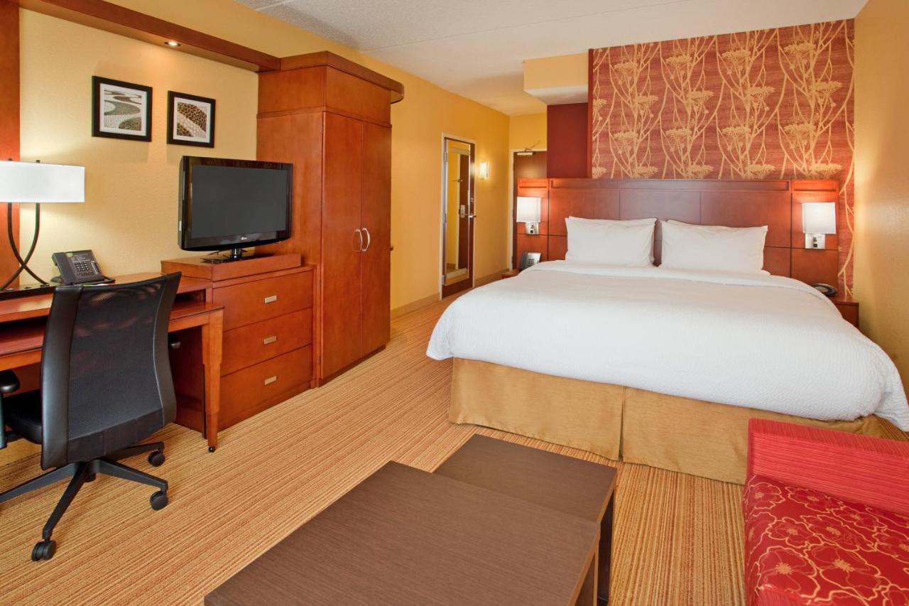 | Courtyard by Marriott Pittsburgh North/Cranberry Woods