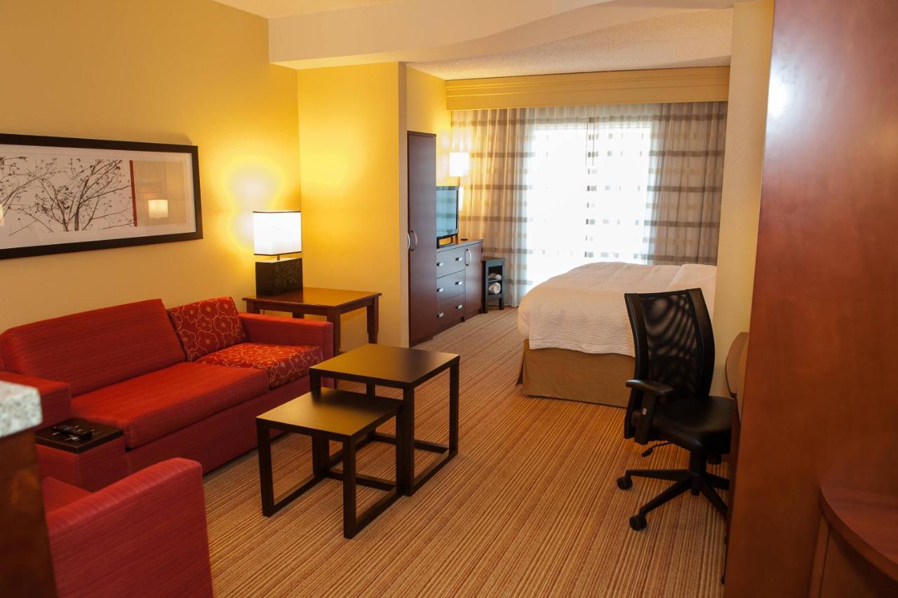 | Courtyard by Marriott Pittsburgh North/Cranberry Woods