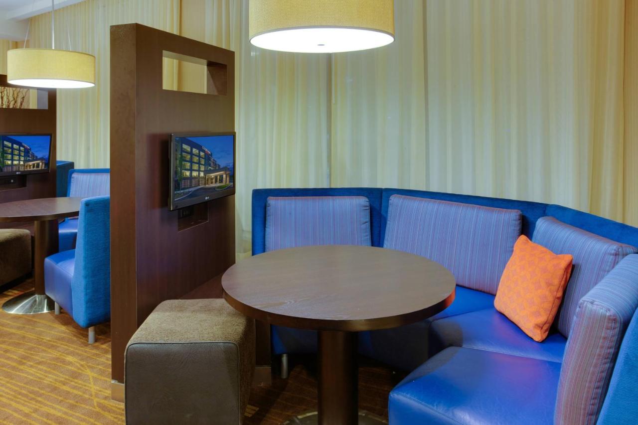 | Courtyard by Marriott Pittsburgh North/Cranberry Woods