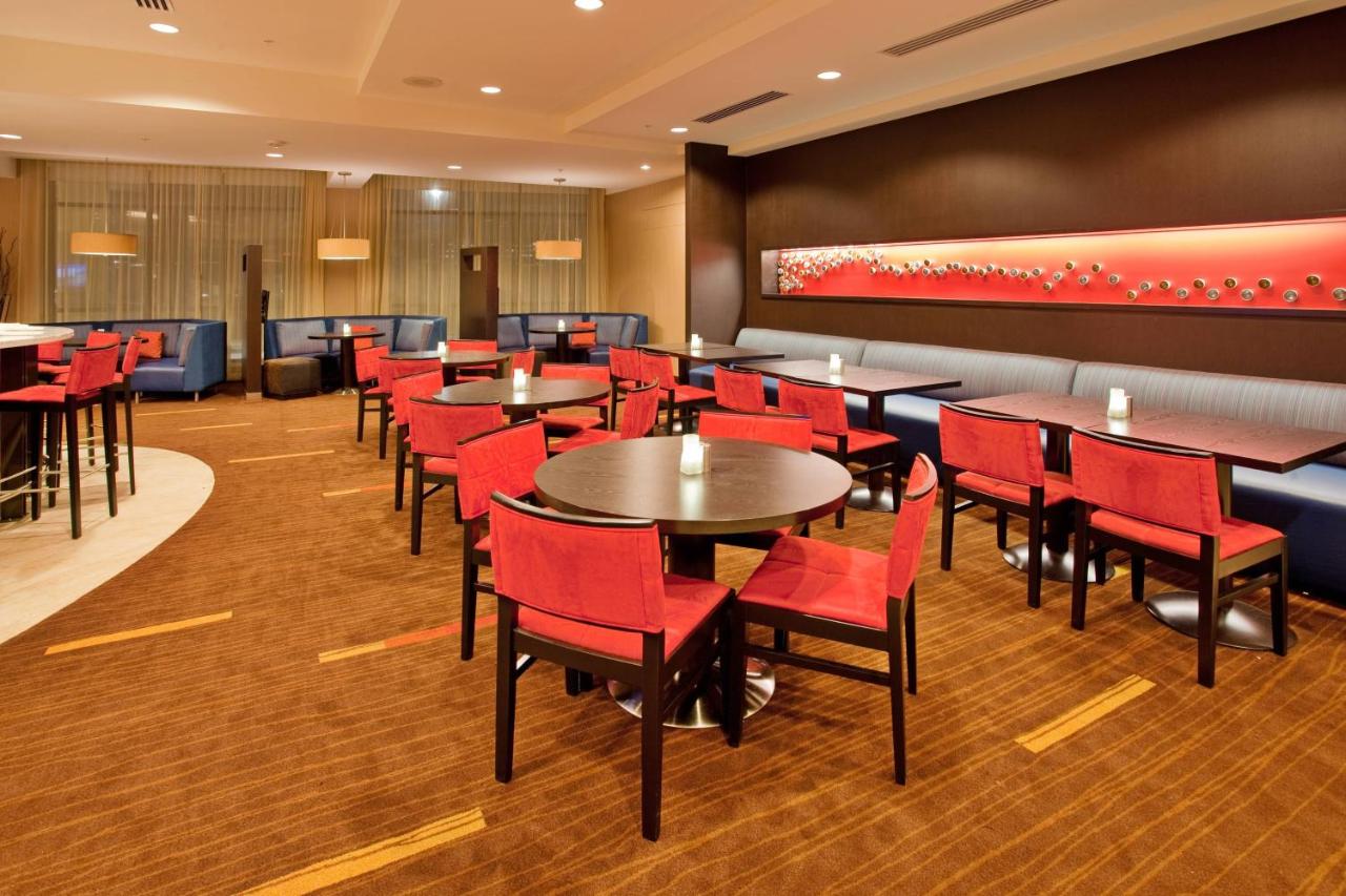 | Courtyard by Marriott Pittsburgh North/Cranberry Woods