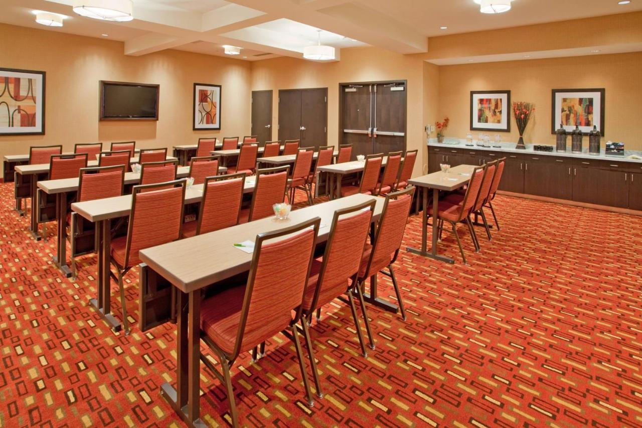 | Courtyard by Marriott Pittsburgh North/Cranberry Woods