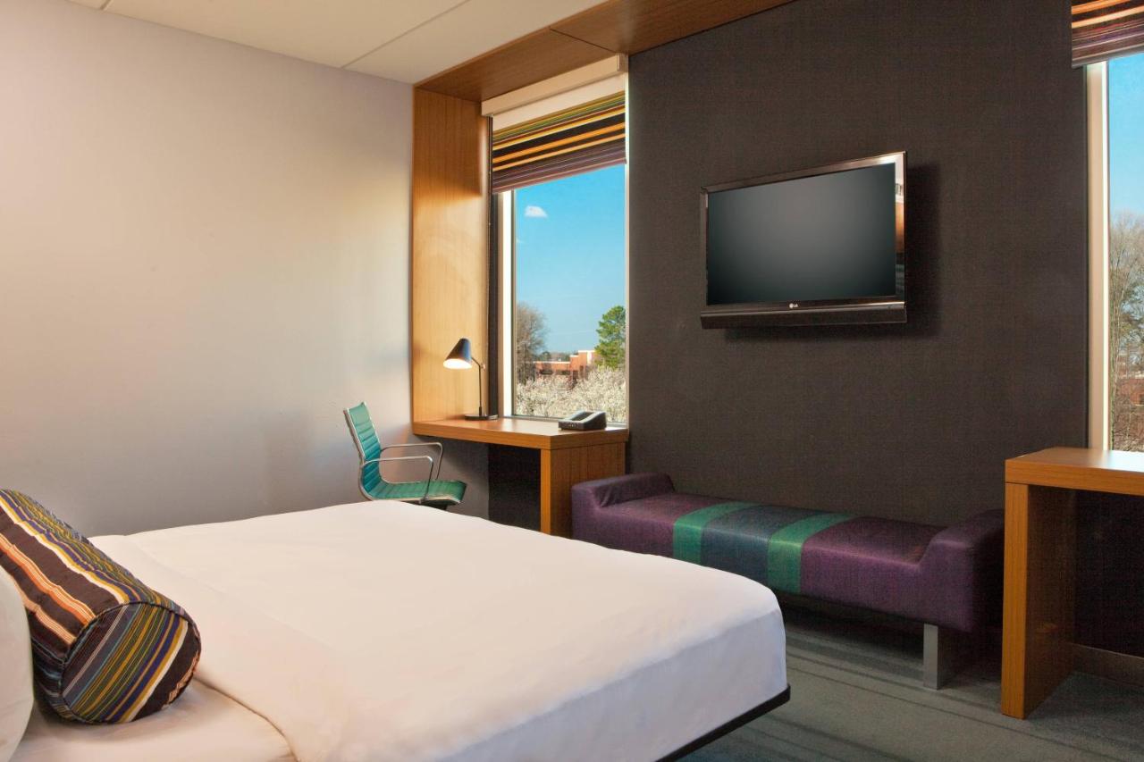 King Room with Roll-in Shower - Mobility and Hearing Accessible at Aloft by Marriott Chesapeake