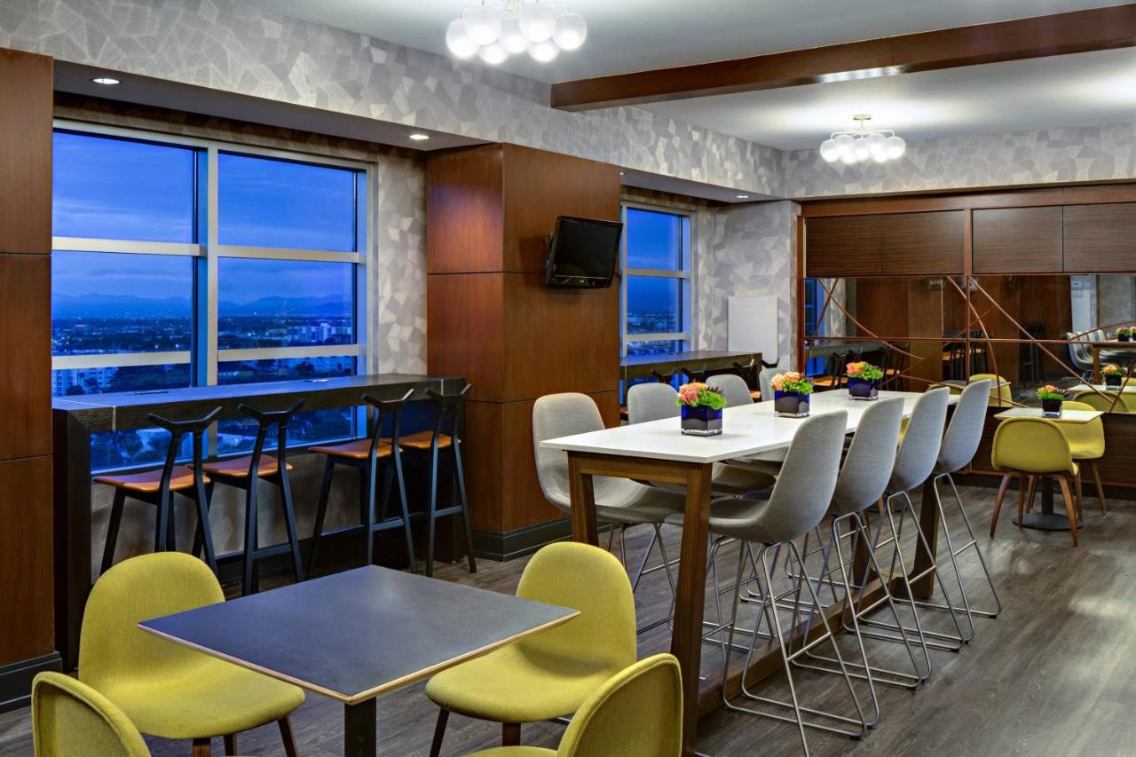 | Renaissance Las Vegas Hotel