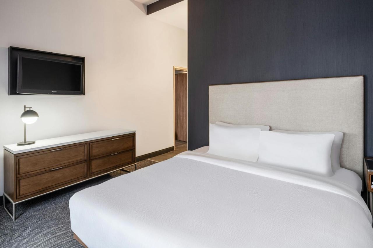1 Bedroom 2 room Suite, 1 King, Sofa bed at Courtyard by Marriott Denver Golden/Red Rocks