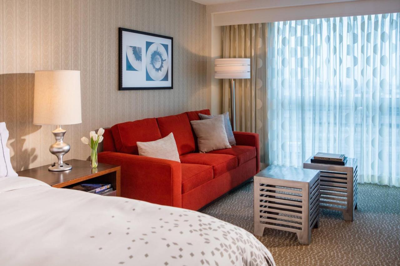 King Room with Adapted Tub - Mobility and Hearing Accessible at Renaissance Newark Airport Hotel
