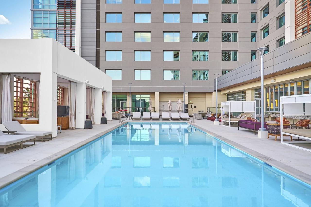 Guest room, 1 King, Trundle bed, Pool view at JW Marriott Anaheim Resort