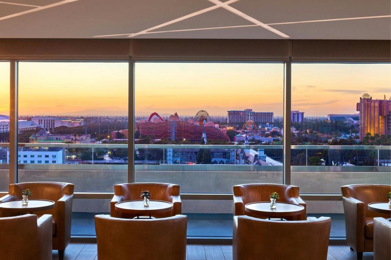 Concierge level, Guest room, 1 King, Trundle bed at JW Marriott Anaheim Resort