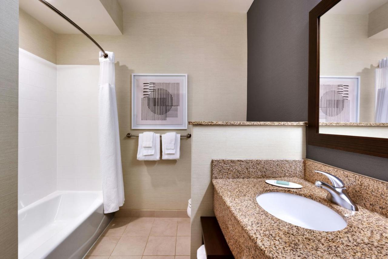 | Courtyard by Marriott Houston NASA Clear Lake