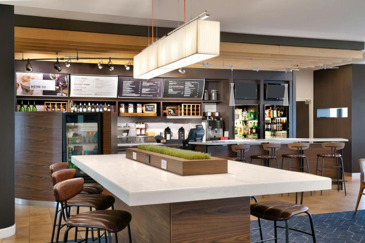 | Courtyard by Marriott Houston NASA Clear Lake