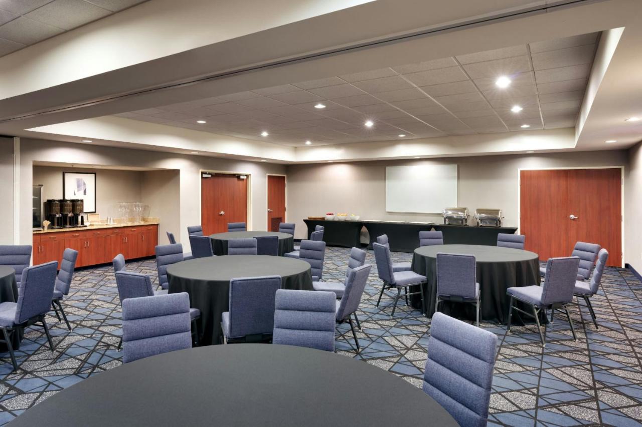 | Courtyard by Marriott Houston NASA Clear Lake