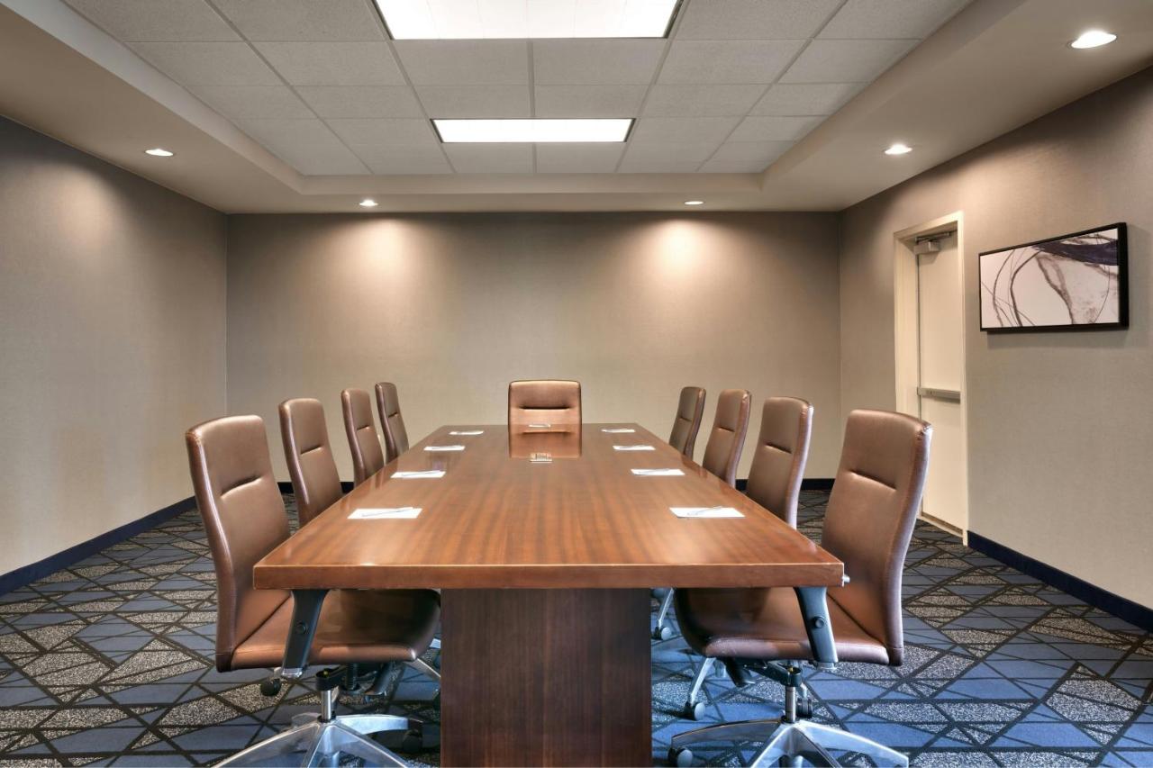 | Courtyard by Marriott Houston NASA Clear Lake