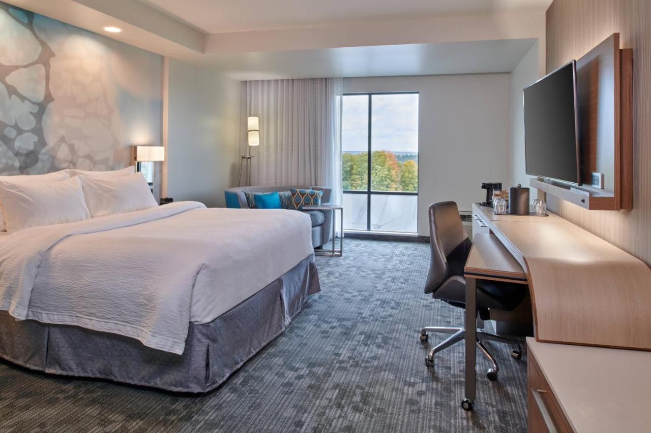 Guest Room, 1 King at Courtyard by Marriott Petoskey at Victories Square