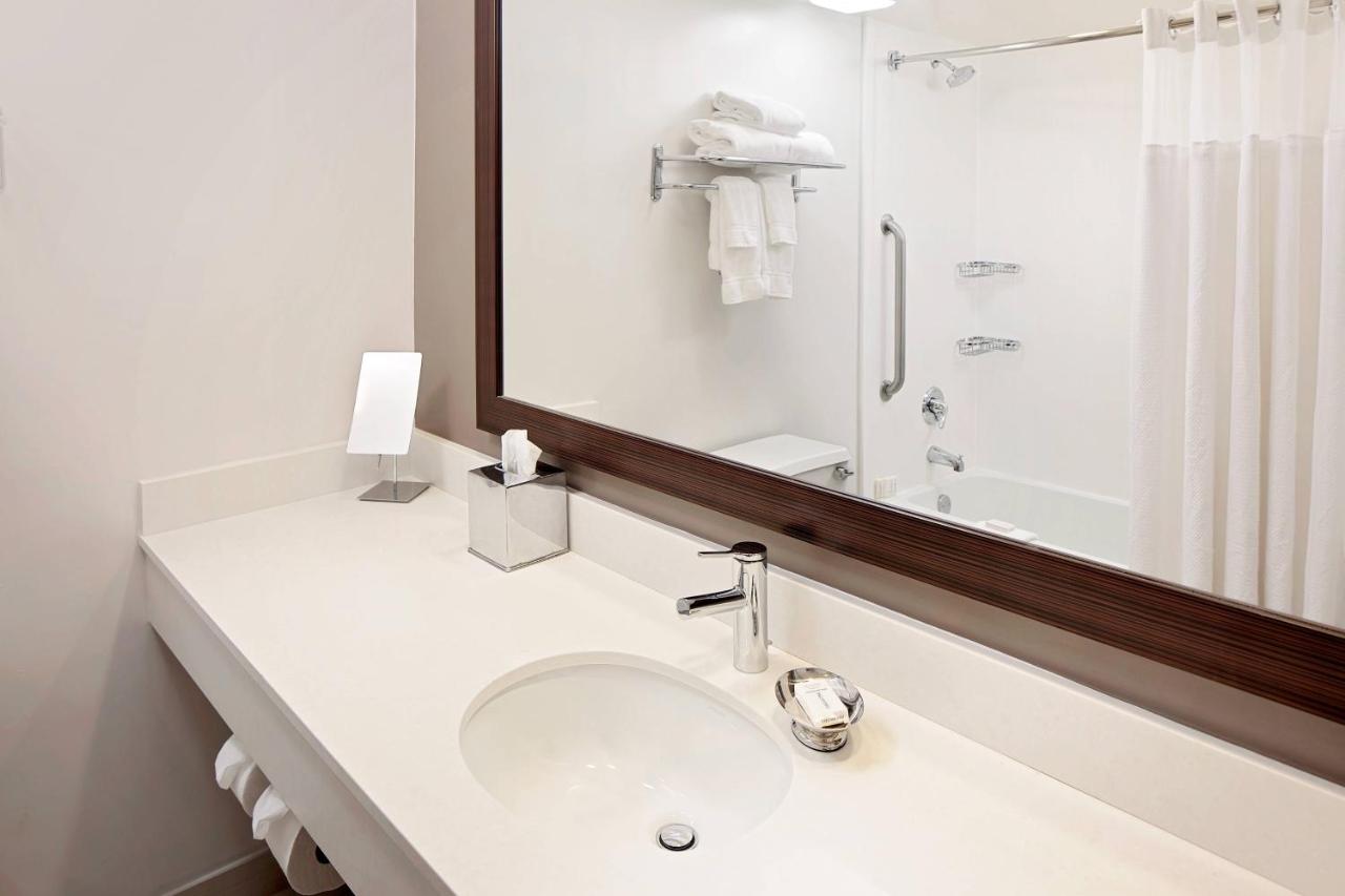 1 Bedroom Suite, 1 King at Courtyard by Marriott Fort Lauderdale North/Cypress Creek