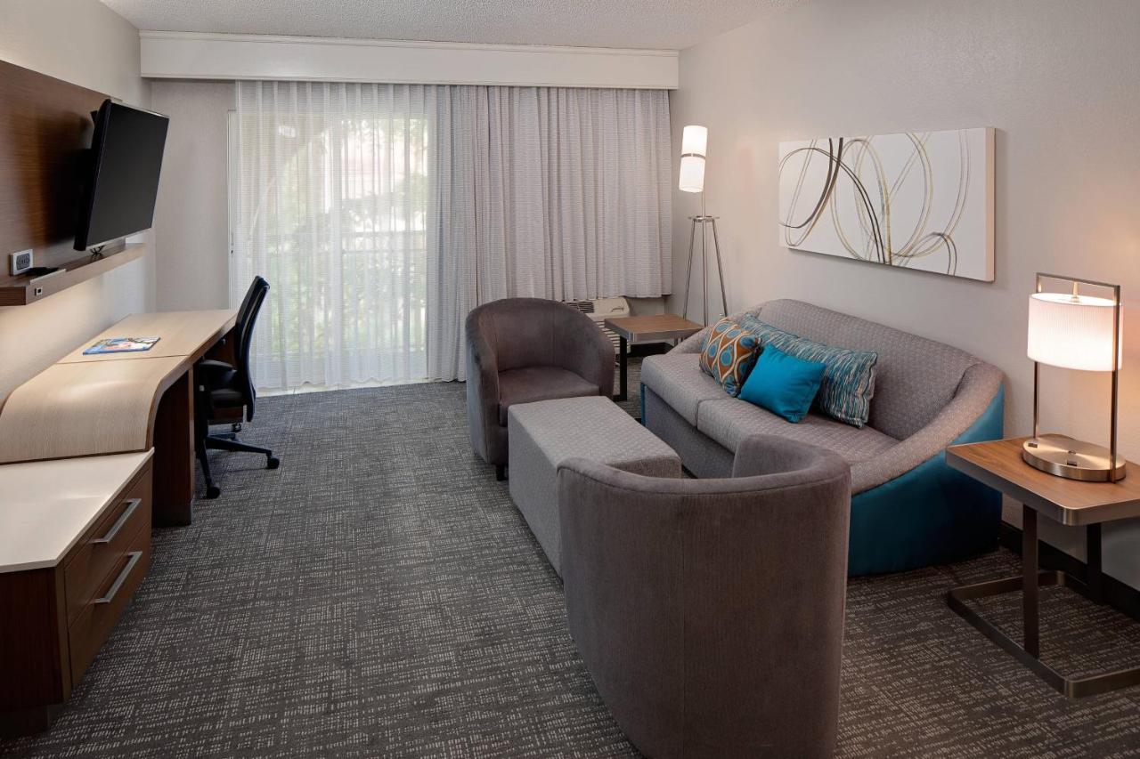 1 Bedroom Suite, 1 King at Courtyard by Marriott Fort Lauderdale North/Cypress Creek