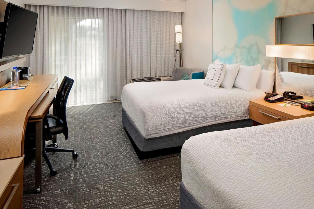 Deluxe Guest room, Double, Courtyard view, Balcony at Courtyard by Marriott Fort Lauderdale North/Cypress Creek