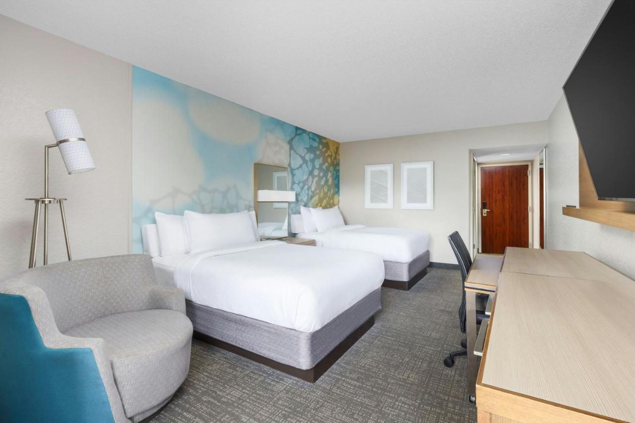 Deluxe Guest room, Double, Courtyard view, Balcony at Courtyard by Marriott Fort Lauderdale North/Cypress Creek