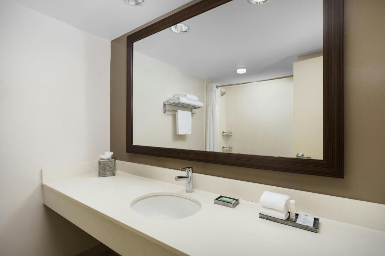1 Bedroom Suite, 1 King at Courtyard by Marriott Fort Lauderdale North/Cypress Creek