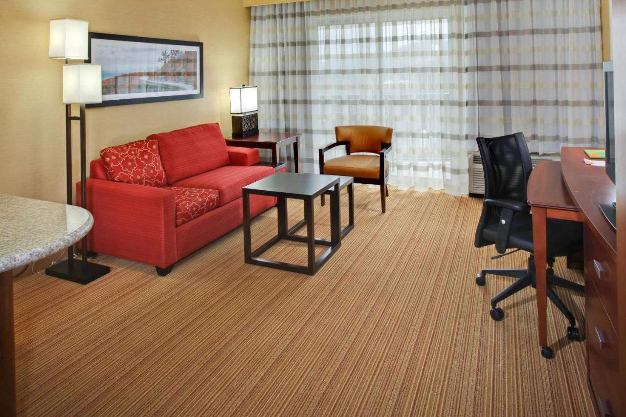| Courtyard by Marriott Boone