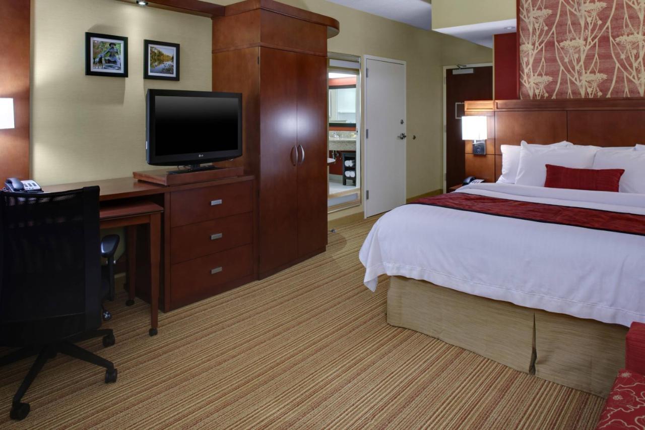 | Courtyard by Marriott Boone