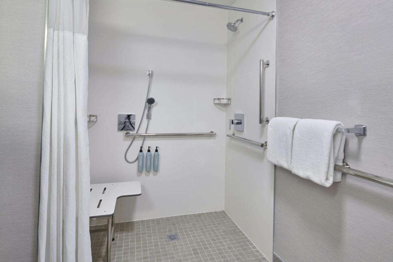 | Courtyard by Marriott Detroit Metropolitan Airport Romulus