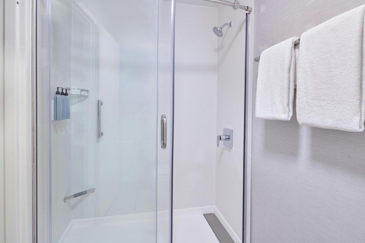 | Courtyard by Marriott Detroit Metropolitan Airport Romulus