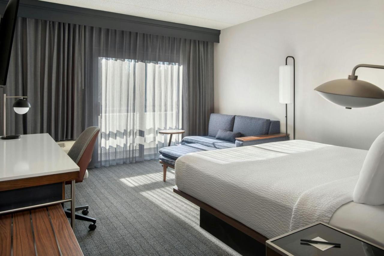 King Room with Sofa Bed at Courtyard by Marriott Rye