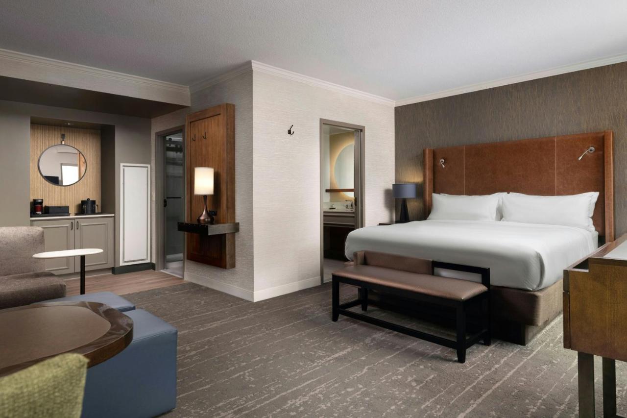 | Renaissance Boulder FlatIron Hotel