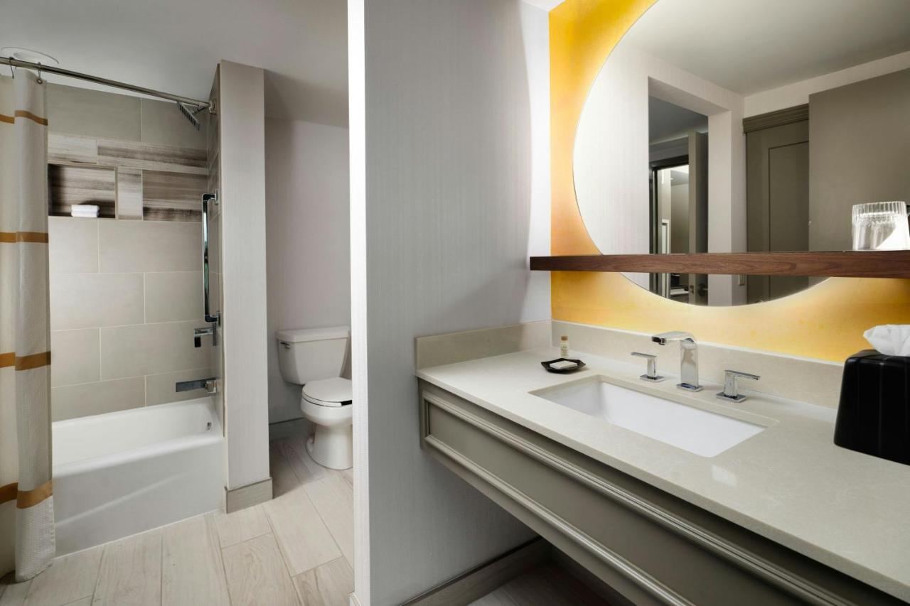 | Renaissance Boulder FlatIron Hotel