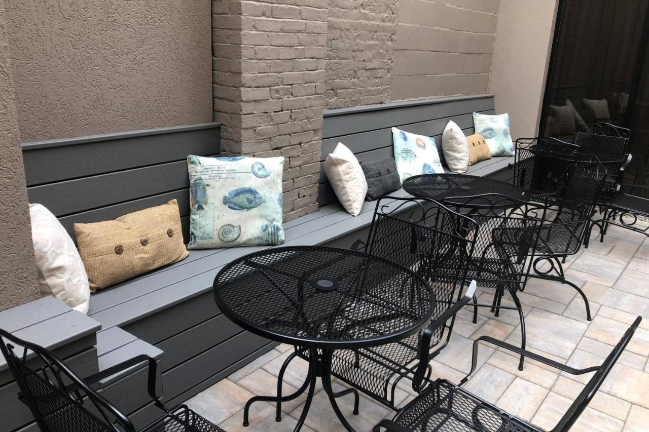 | Courtyard Waterbury Downtown