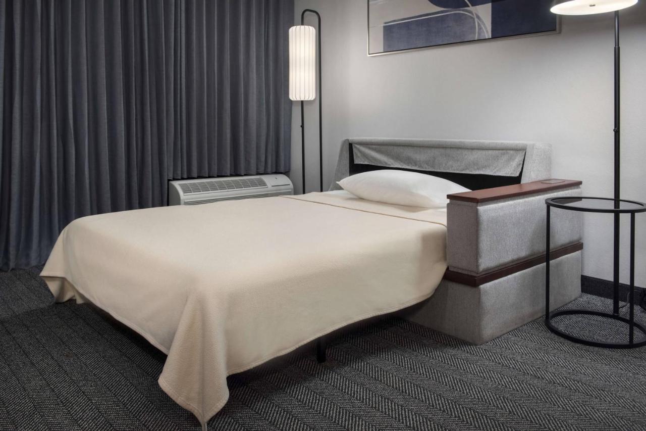 King Room with Sofa Bed at Courtyard by Marriott Norwalk