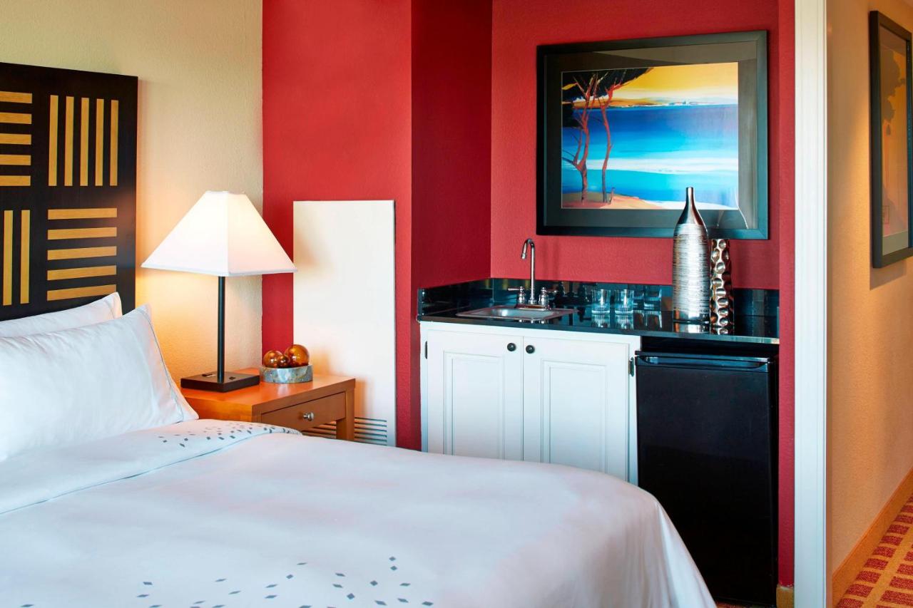 King Room at World Golf Village Renaissance St. Augustine Resort