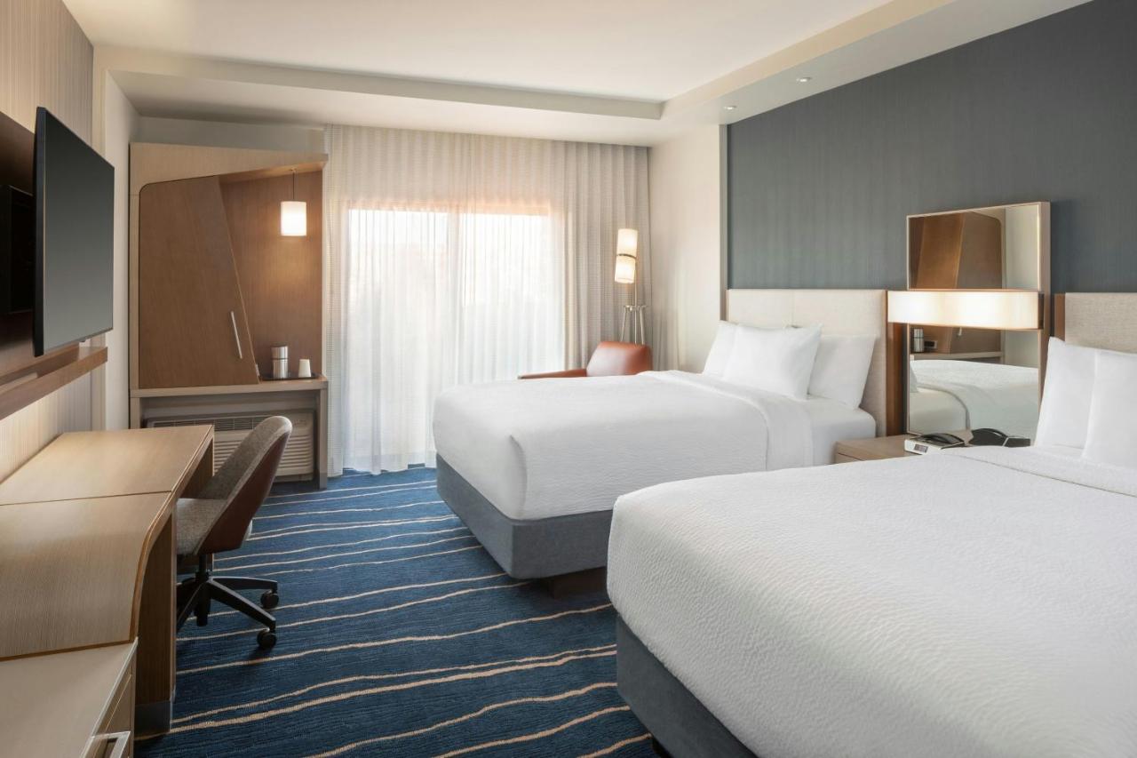 Queen Room with Balcony or Patio at Courtyard by Marriott Sedona