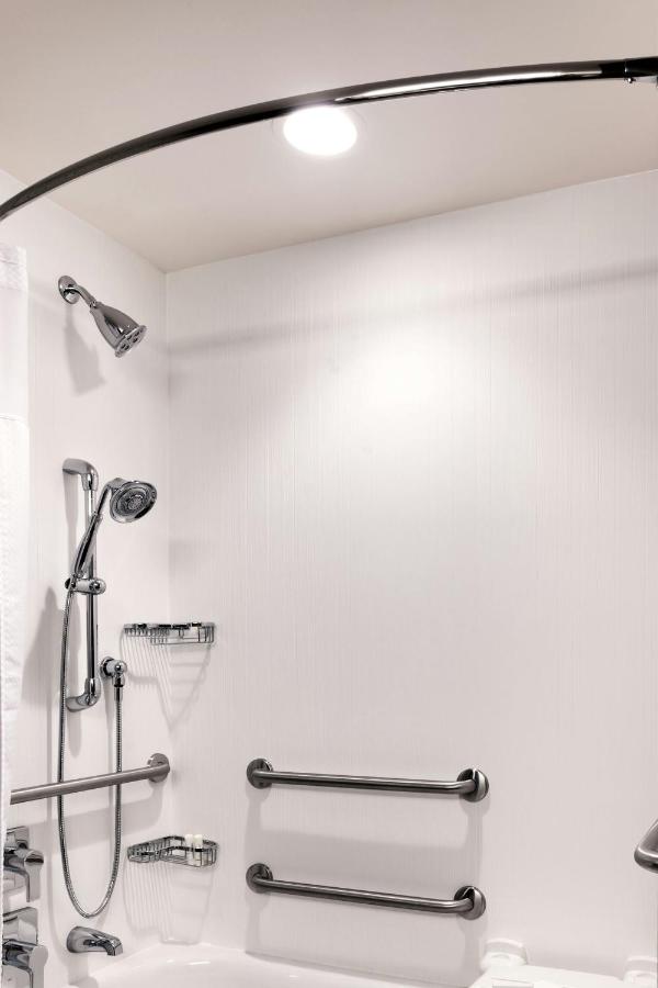Queen Room with Balcony or Patio at Courtyard by Marriott Sedona