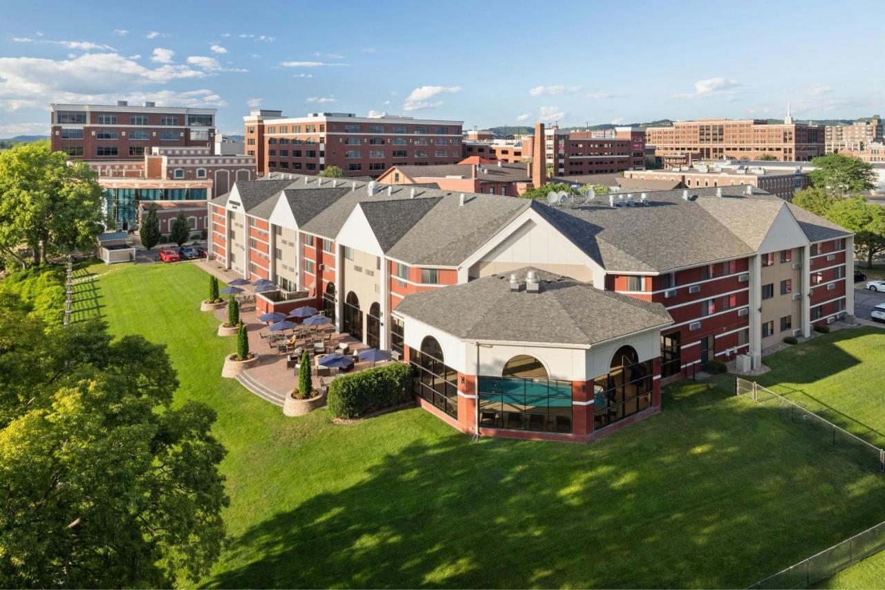  | Courtyard La Crosse Downtown/Mississippi Riverfront