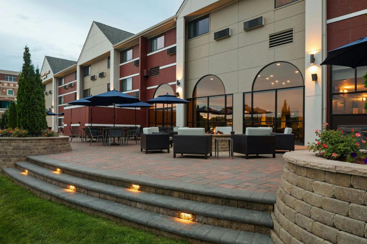  | Courtyard La Crosse Downtown/Mississippi Riverfront