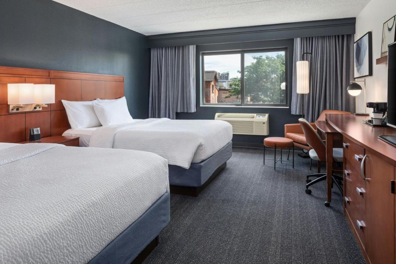  | Courtyard La Crosse Downtown/Mississippi Riverfront