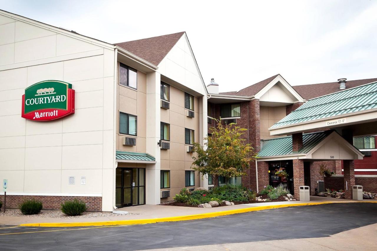  | Courtyard La Crosse Downtown/Mississippi Riverfront