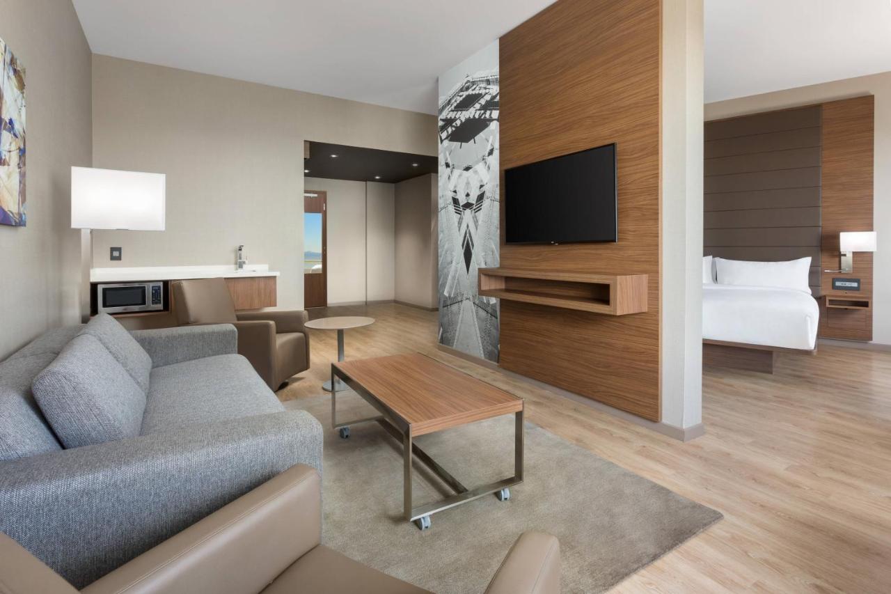 Suite 1 King, Sofa bed, Bay View at AC Hotel by Marriott San Francisco Airport Oyster Point/Waterfront