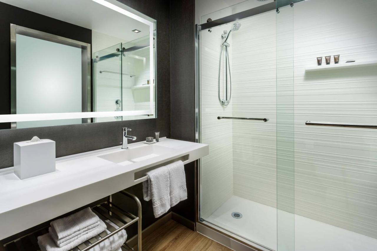 Guest Room, 1 King, Sofabed, Bay View at AC Hotel by Marriott San Francisco Airport Oyster Point/Waterfront