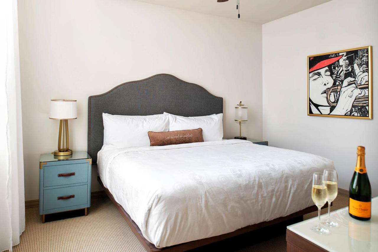 | Fenway Hotel Autograph Collection