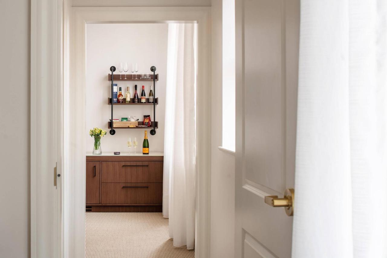| Fenway Hotel Autograph Collection