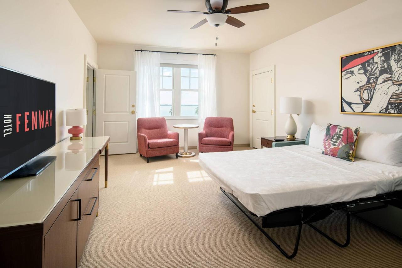 | Fenway Hotel Autograph Collection
