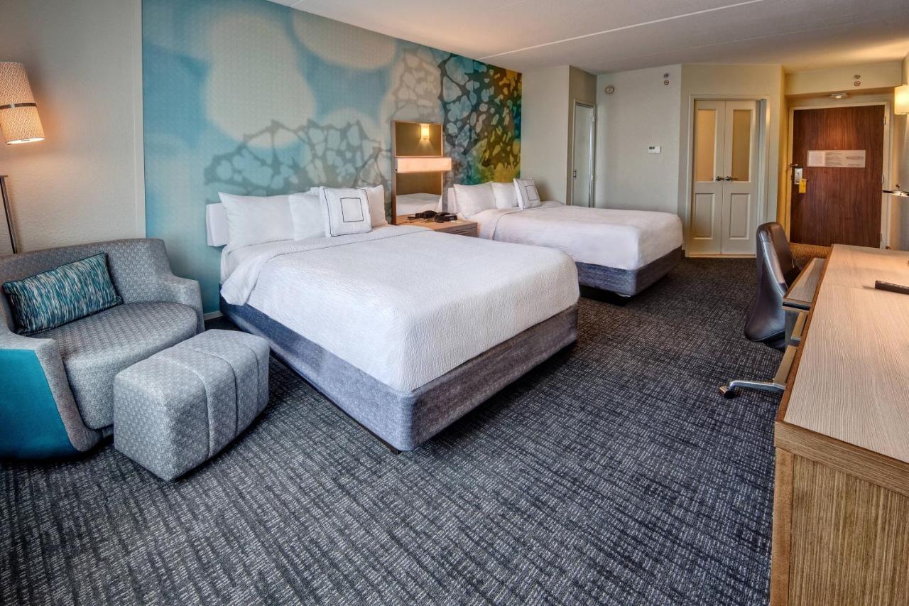 Queen Room with Two Queen Beds at Courtyard by Marriott Dulles Airport Herndon