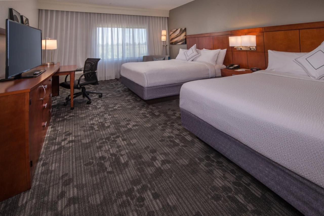 Queen Room with Two Queen Beds at Courtyard by Marriott Dulles Town Center
